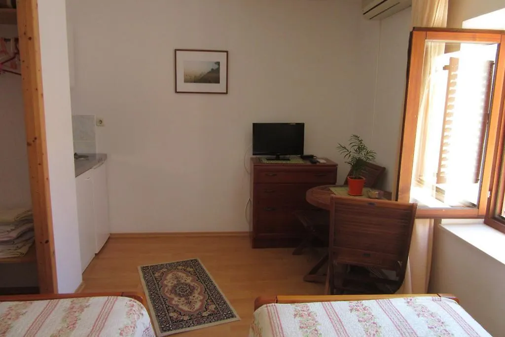 Dobra Apartments Trogir 0*,